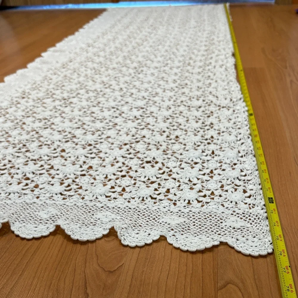 Vintage Elegant White Lace Table Runner